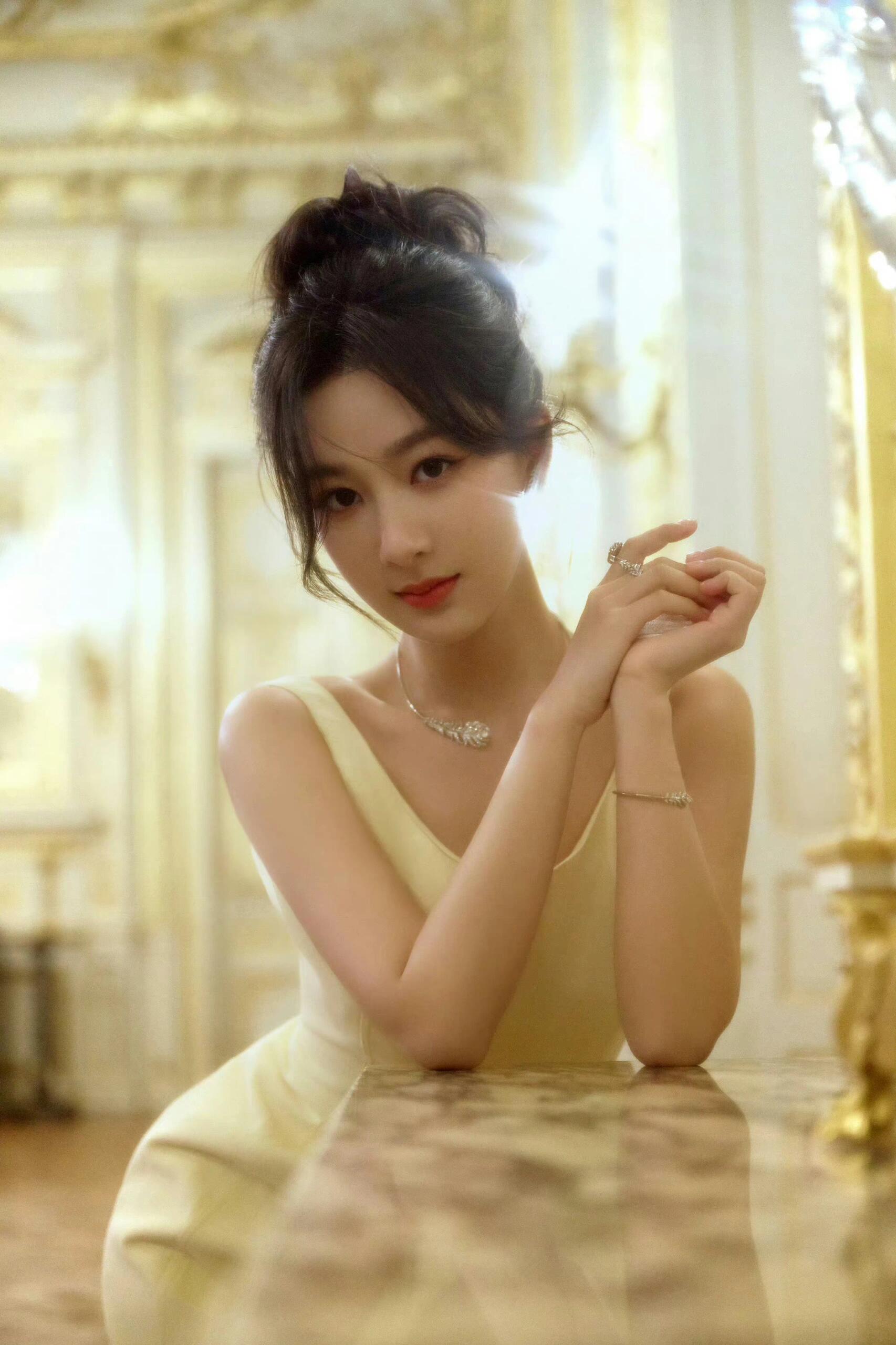 杨紫——优雅温柔氛围感美女