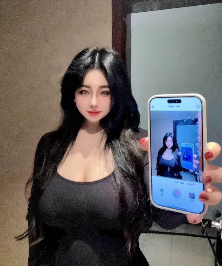 相爱3年的网友原来比真人更漂亮