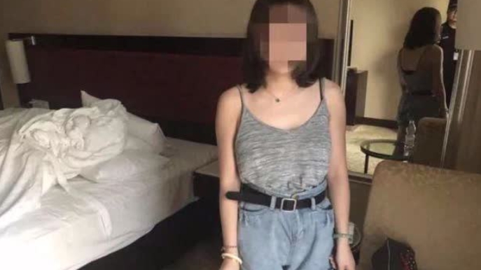 天津一42岁男子与一名女网友在某酒店公寓开房发生关系时，被民警查处。女网友说两人