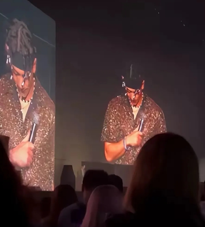 大S的去世让很多人都很难过，韩国男星Rain高雄演唱会全场为大S默哀10秒！
