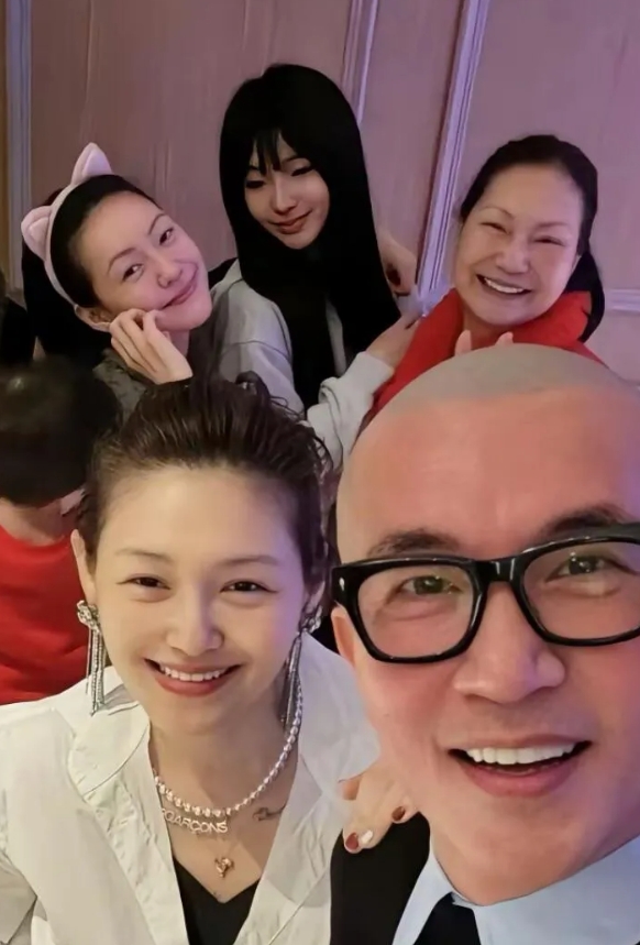 大S的家人们真的太奇怪了，发生在他们身上的事太匪夷所思了，我想破头也想不明白！