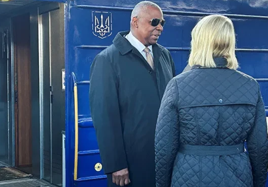 美防长访问基辅重申支持乌克兰，但预计不会达成任何新协议。美国从来没有想真正的帮助