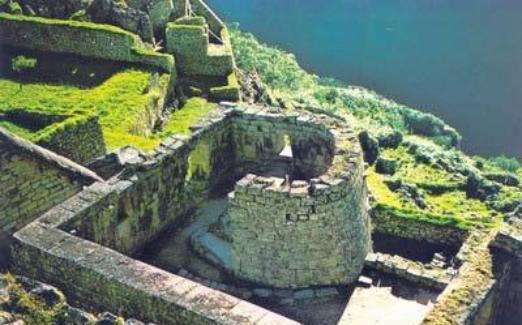 赫梯王国城墙建筑探秘：石头、砖块与木材的巧妙融合及防御作用