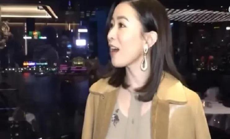 记者突然向佘诗曼提及王大陆逃兵役事件时，这位TVB视后的反应堪称真实到能截成表情