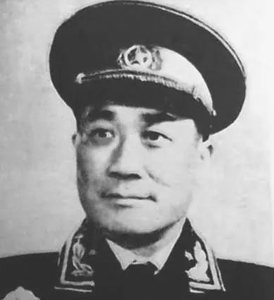 周总理机场接回张国华骨灰

                          