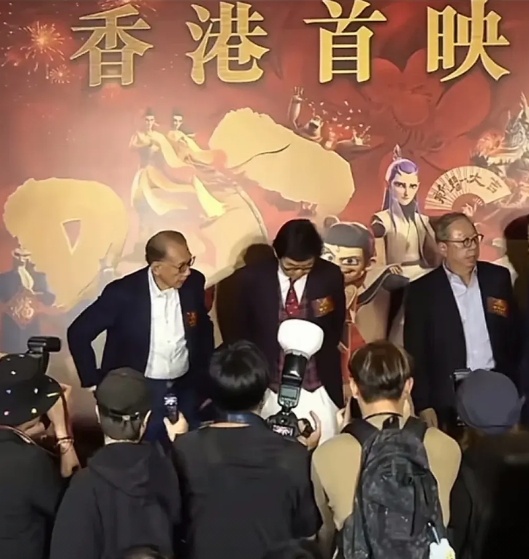 《哪吒魔童闹海》终于得已在港澳上映。原来是因为四家公司一直在争夺代理权，最后在国