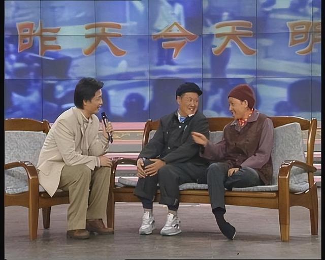 2006年春晚,赵本山出重大失误,中途下台,幕后差点和宋丹丹打架(2000年春晚赵本山失误)-第7张图片-九妖电影 2006年春晚,赵本山出重大失误,中途下台,幕后差点和宋丹丹打架(2000年春晚赵本山失误)-第7张图片-九妖电影