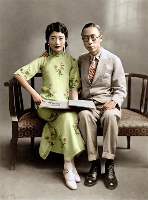 太监孙耀庭伺候过皇后婉容洗澡，他说：“宫女帮婉容脱衣，沐浴之后，再由两个年长的宫