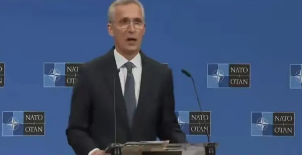 北约50万大军如猛虎出笼，虎视眈眈地压向俄罗斯边境。就在世界屏息以待之际，中国突