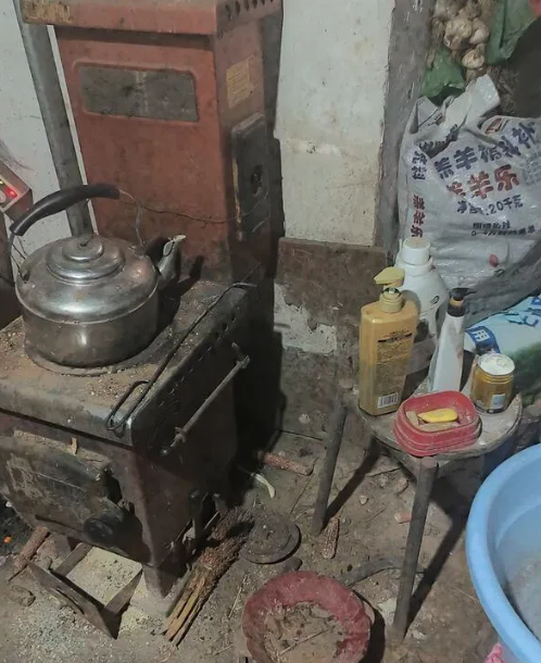 一已婚女子说不愿意回婆家过年，评论纷纷指责她不对，当她晒出了自己婆家的现状，问网