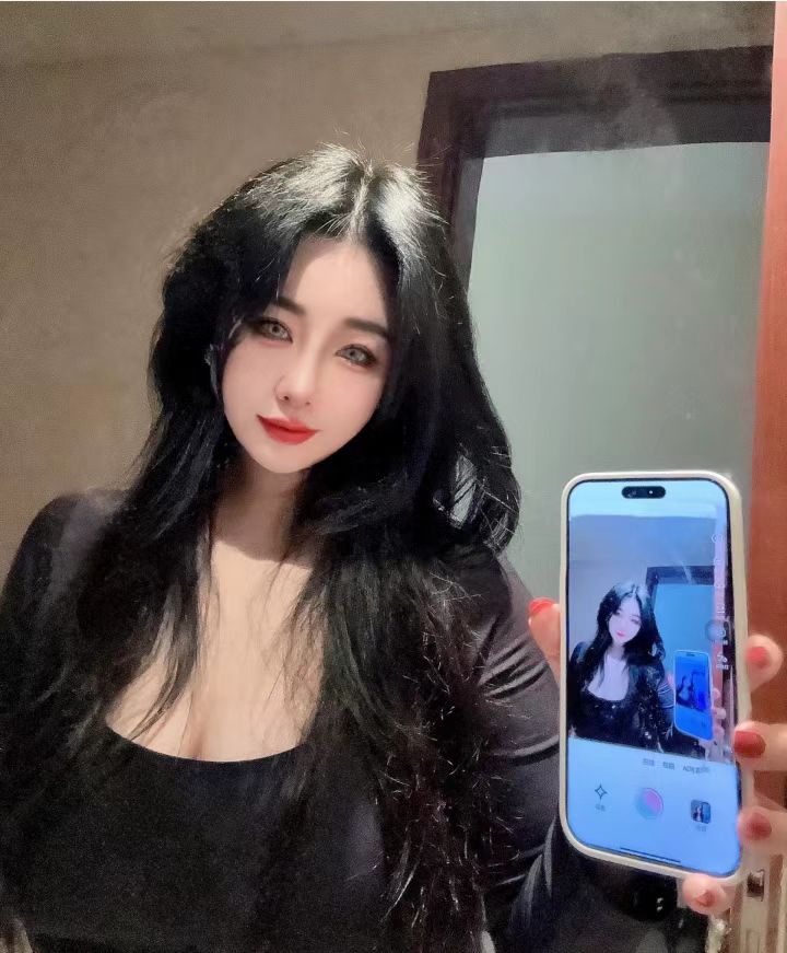 今天跟女网友奔现了，原来她真的特别漂亮