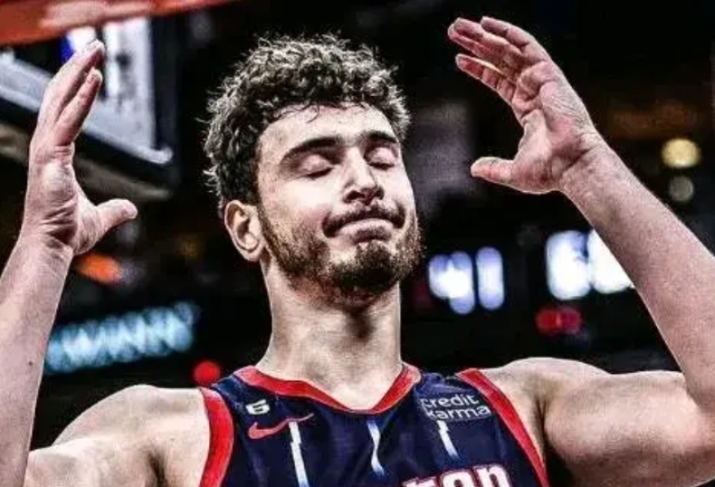 火箭七子中，心态最不好的就是申京！
阿门、伊森，包括白魔，他们都急于打出身价，争