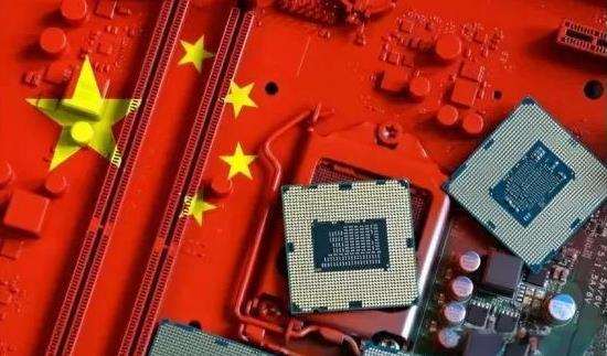 当中国突破光刻机技术之时，就是台湾回归之时，过去荷兰的阿斯麦，手里攥着光刻机，跟