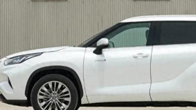 丰田近5米中大型SUV，才卖18多万，一公里4毛，这样BBA还卖得动？