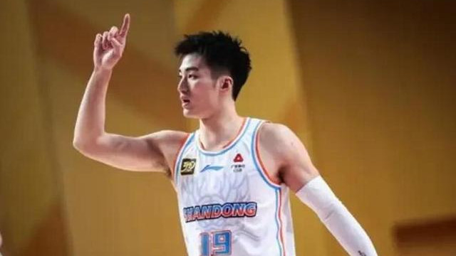 山东男篮大胜！121-89，抢断全场19次