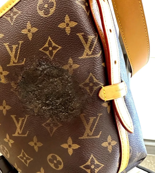 我真是欲哭无泪啊！闺蜜要去约会，我好心把 LV 包借给她。结果今天拿回来一看，我