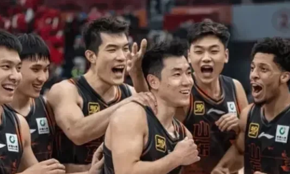 这也太欺负人？山东121：118深圳，此战产生六大没想到

一大没想到！高诗岩首
