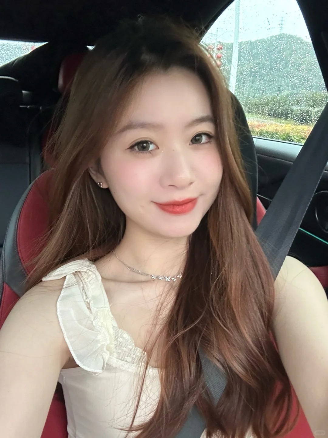 做完睫毛 变了一个人
有没有小姐妹 跟我一样的
不做睫毛很纯 做完反而变得像恶女