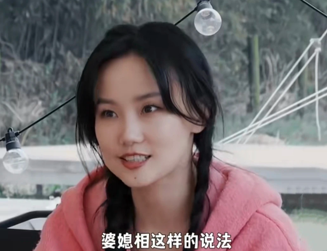 黄龄问向佐:“网友会说，你的太太和你妈妈婆媳相这样的说法，你会有什么看法吗？”