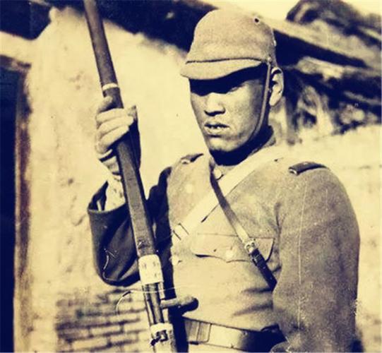 1945年3月，太爷爷说他当时有20亩地，一天有个17岁的日本兵上门，想要给他当