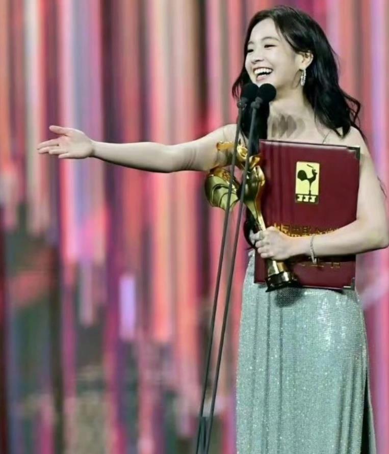 李庚希拿下金鸡影后，大家到底在酸什么？
 
看过她演的小欢喜，觉得很棒呀。
 