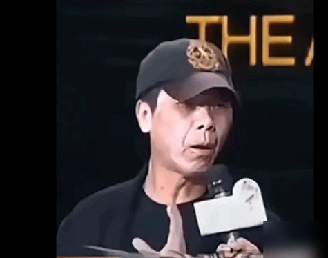 冯小刚凌晨三点怒怼饺子导演！

别让资本主义折断你的脊梁！

华谊都投资你了，还