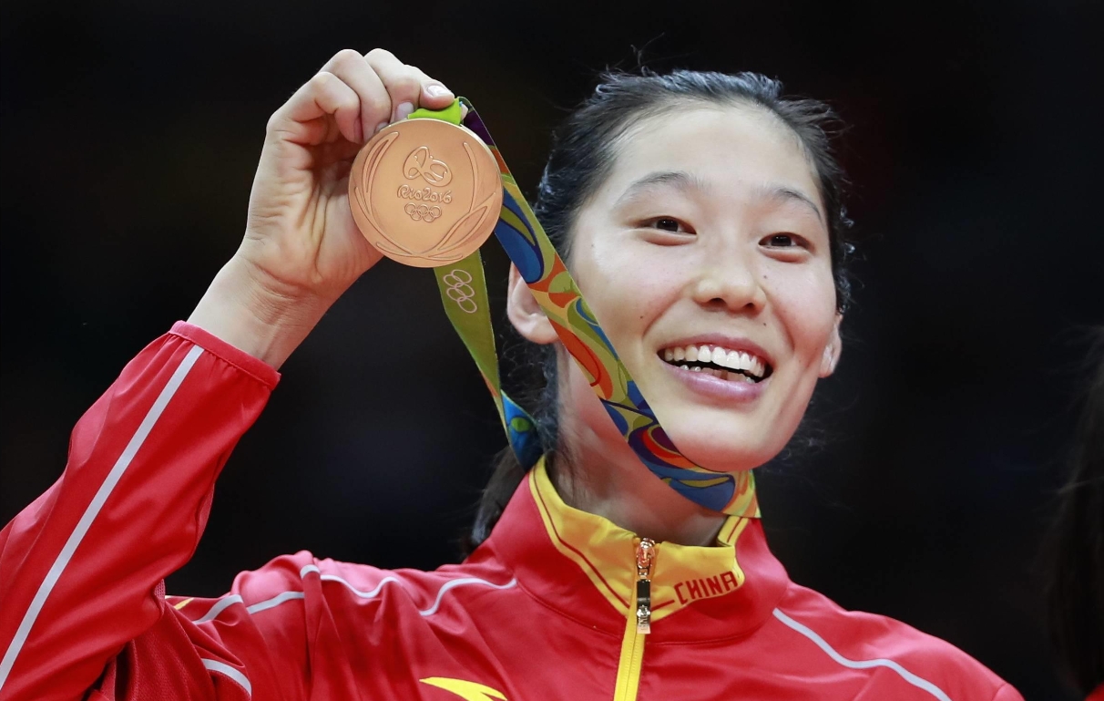 朱婷：三天两头哭鼻子，父亲意外受伤是转折