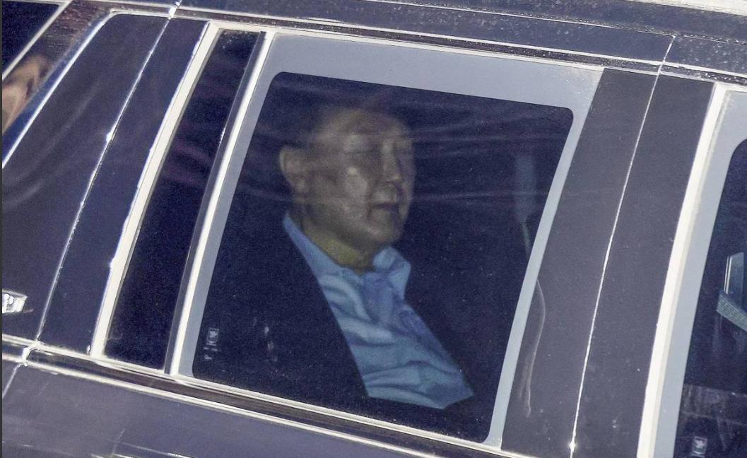 尹锡悦中午回不了家：法院驳回尹方要求，或在拘留所过春节

尹锡悦被韩国公调处逮捕
