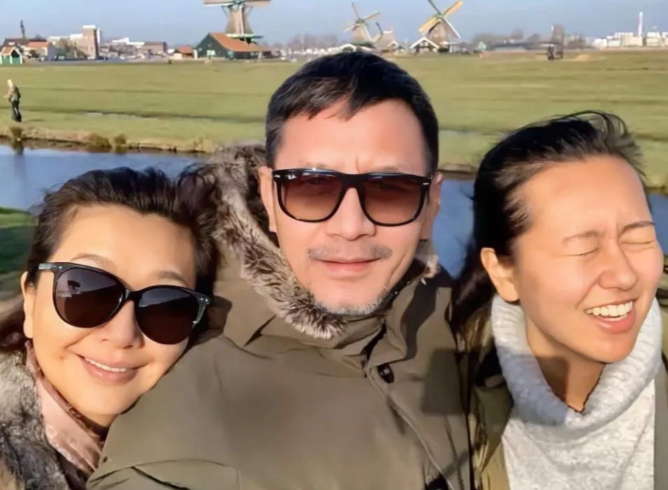 江珊虽年过50，但她的演技是大家喜欢的，她当年演的《过把瘾》现在还记得，她歌唱的