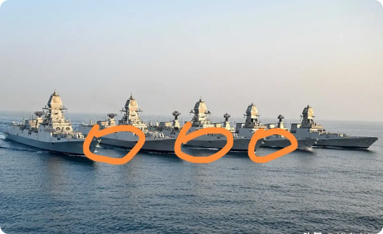 新时代的铁索索大船。

印度最近为了展现其海军盾舰的实力，拿出五艘盾舰摆拍，从画