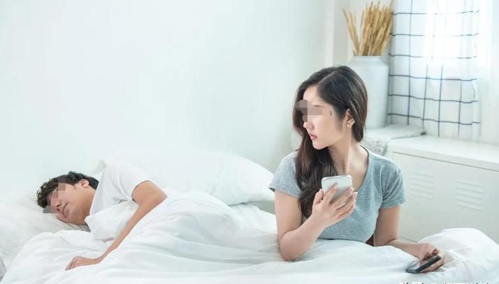 “伸手必被抓！”陕西西安，一女子在网上与陌生男子相识并确认恋爱关系，岂料，在一次