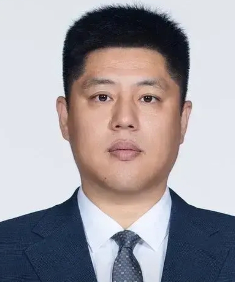 山西队这赛季的蜕变，除了外援选的好之外，有两个人的功劳一定不能忽视，一个是幕后布