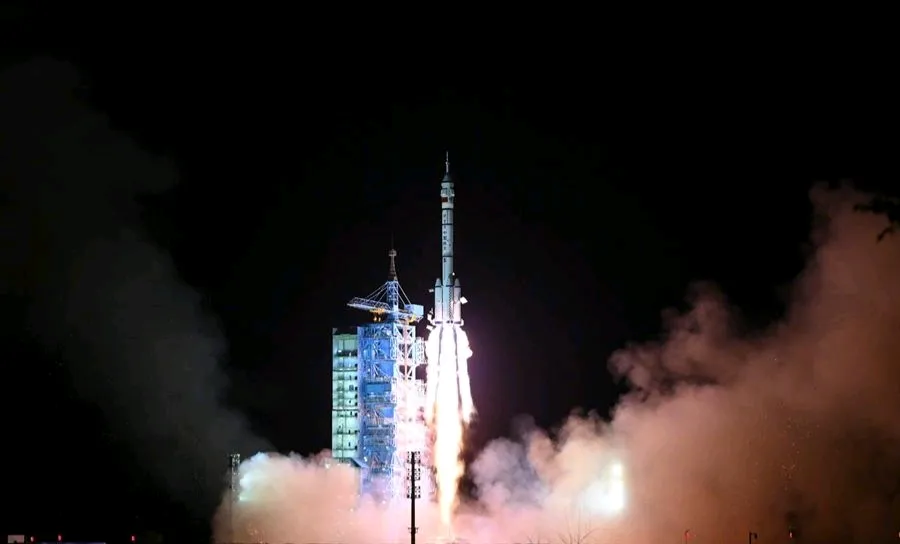 神十九成功发射！中国登月计划来袭！太燃啦！😎
 
   朋友们！就在神舟十九号