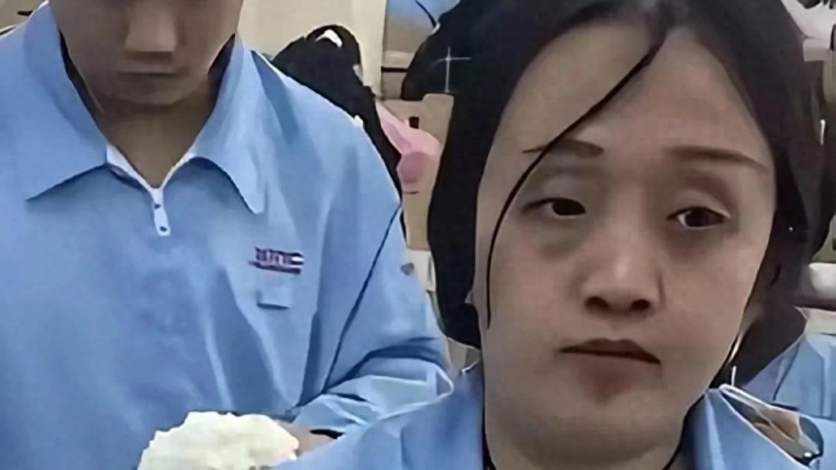 “熊猫眼”女孩发声，和工厂无关，未提及是否被“开除”