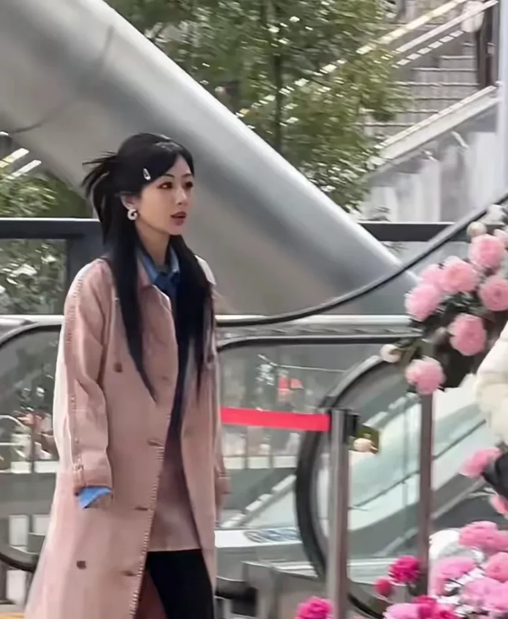 还别说，杨紫真的是命格特别好，旺别人，运自己。跟她合作后因为一部剧爆红的男演员李