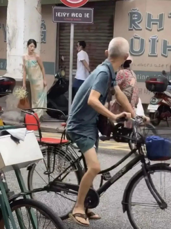 哈哈哈，男人至死是少年！