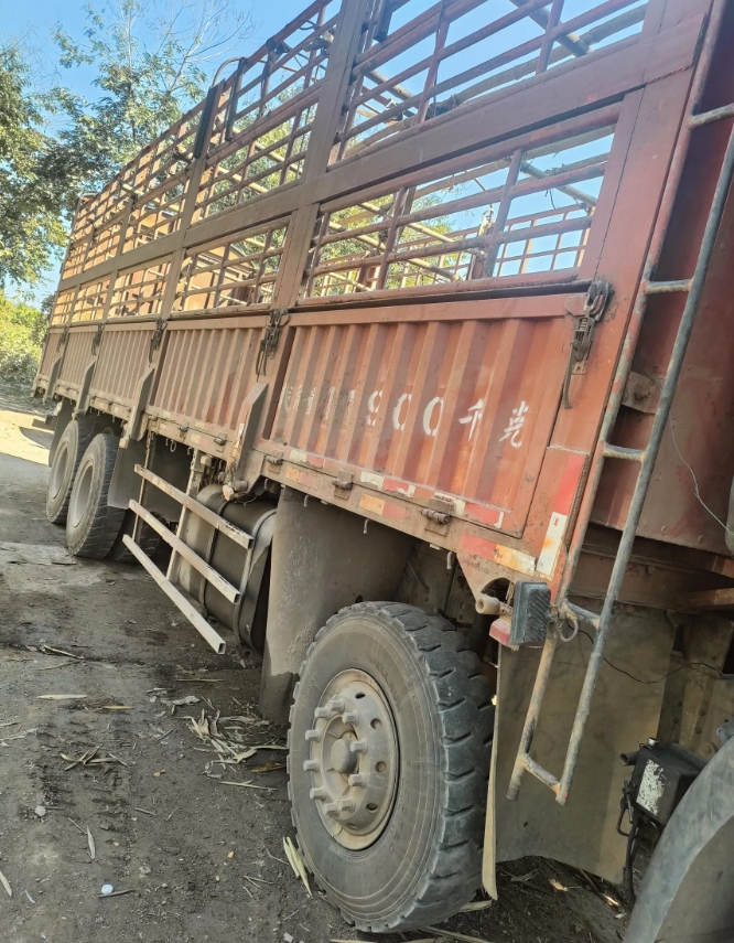 报废车不是坏了，更不是不能跑，而是不符合国家法律要求。但这些报废车却可以卖到不发