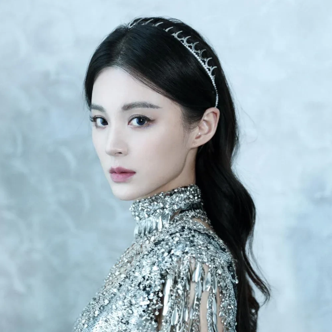 主持人问毛林林:“你演了《兰陵王》后就名气大涨，开心吗？”毛林林摇摇头:“你不知