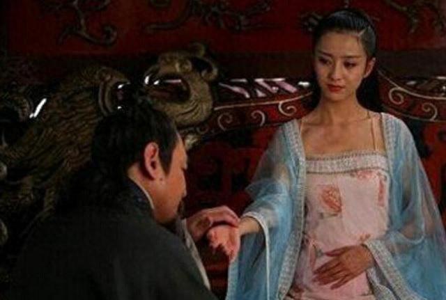 在历史的长河中，一位出身贫寒的武将，凭借卓越的军事才能，最终登上皇位，成为一代传