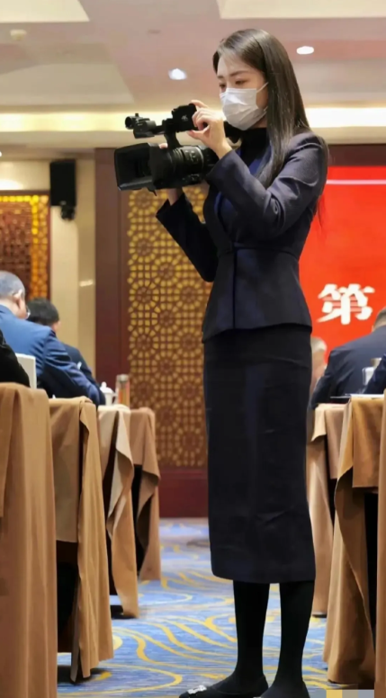 好奇怪！体制内的女人怎么都这么端庄大气上档次…