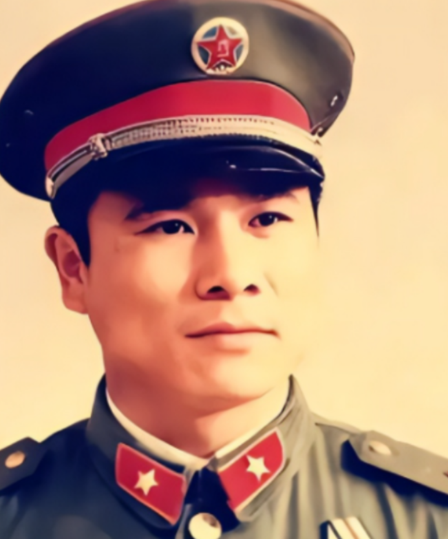 1979年中越战争，班长黄招强带着伤员们撤退，在中途清点人数时，他习惯性的喊了句