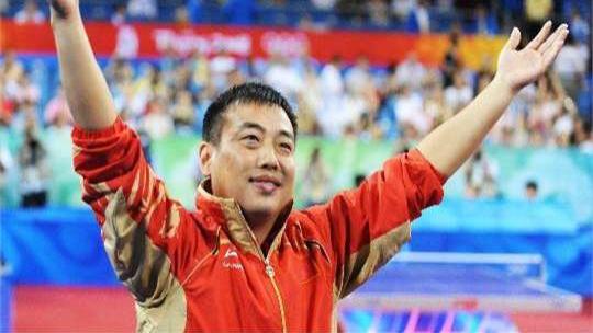 表彰合影暴露运动员军衔地位，这3位能站C位，身份果然不一般