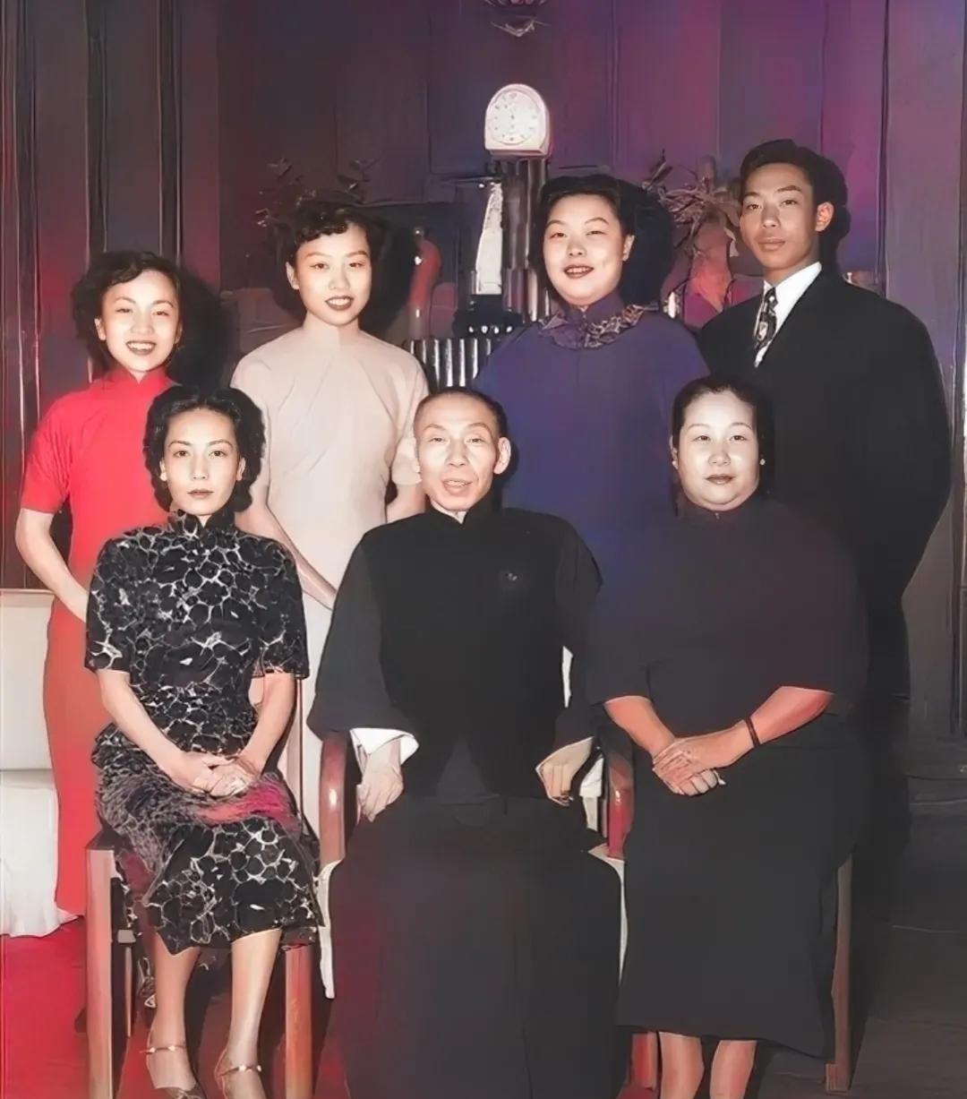 1946年3月的一天，范绍增正在和唐生明等人打牌，突然接到一个电话说戴笠乘坐的飞