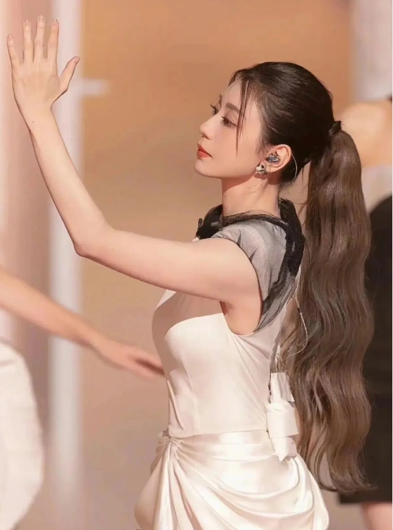 贾静雯的情感生活