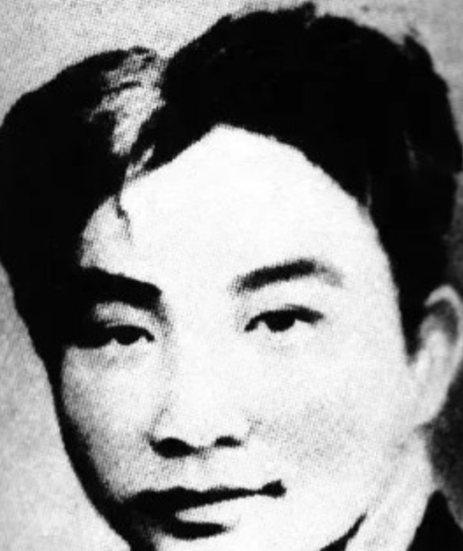 在1935年的一个阴暗监狱里，两名被捕的地下党员即将面临行刑的命运。就在这生死攸