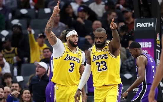 NBA三双名场面，哪个是你觉得最难完成。
1，隆多，18分17篮板23助攻。
2