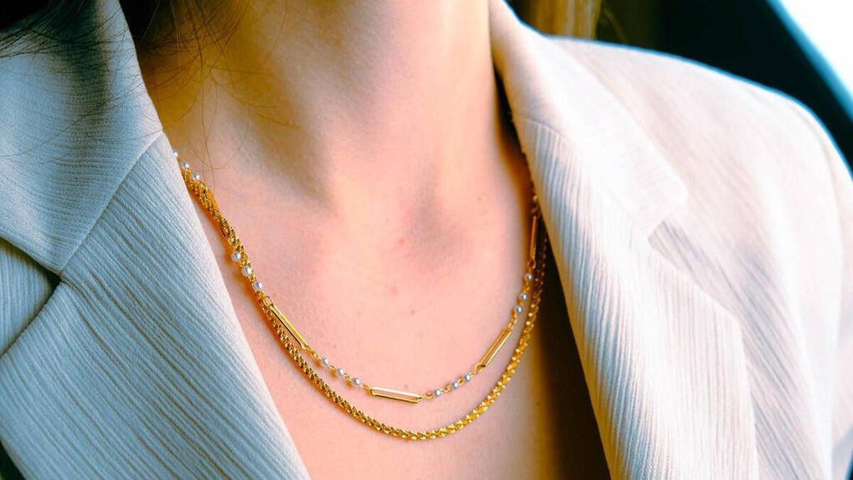 送妻子的金项链竟被磁铁吸起？男子要求退货，商家回应引质疑