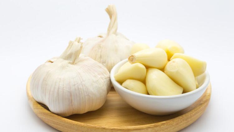 大蒜竟是肝癌“凶手”？医生提醒：不想肝脏报废！3种食材请慎用