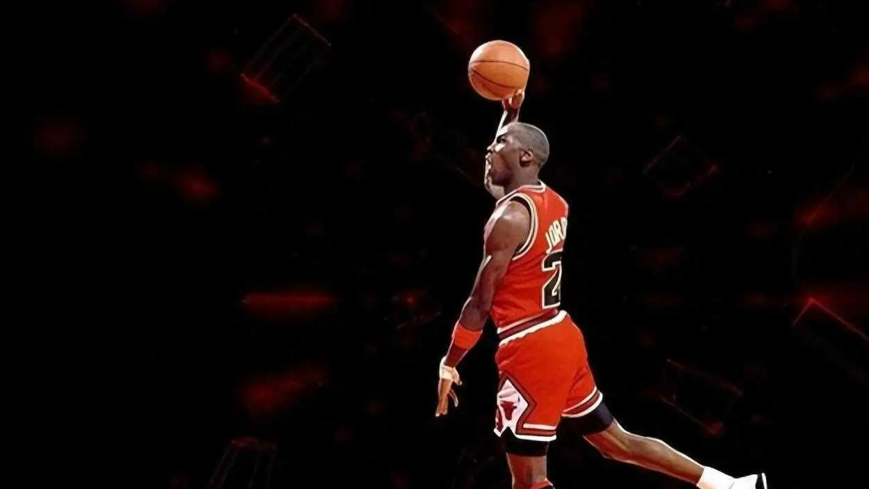 篮球GIF：扣篮这个事，别模仿NBA，网友：摔得真疼