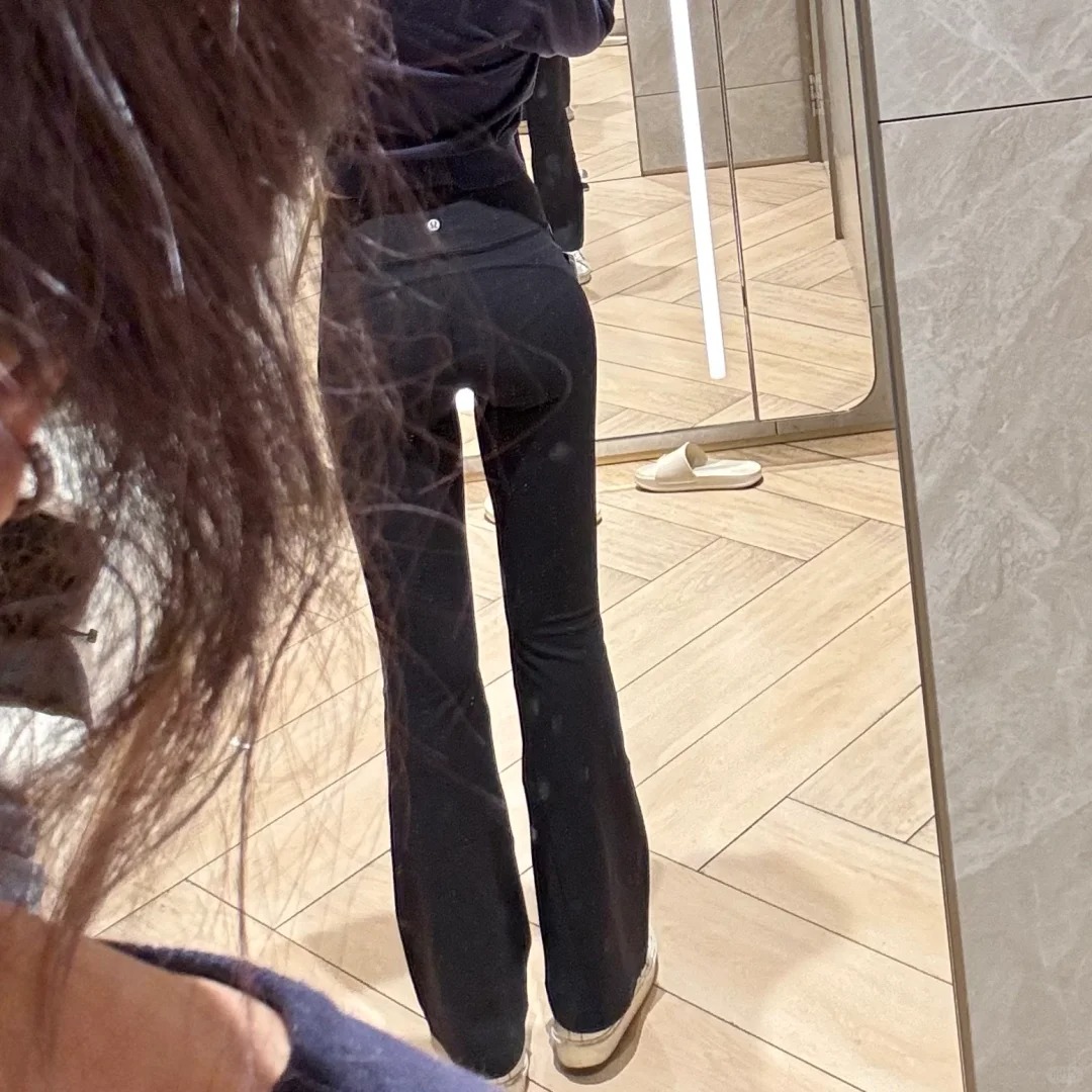 新版Groove绝了
店员小姐姐说版型做了升级
真嘎嘎显腿长